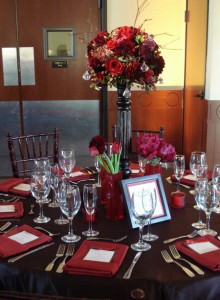 Picture of a beautifully decorated table at a corporate event